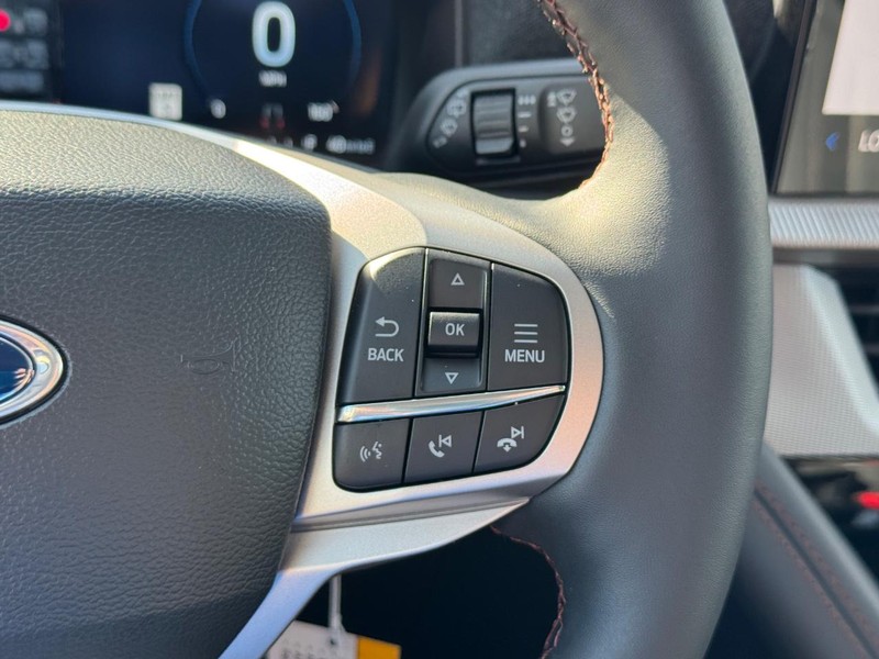 Ford Explorer Vehicle Image 22