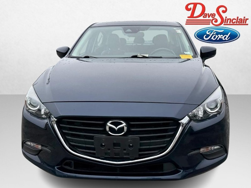 Mazda MAZDA3 4-Door Vehicle Image 02