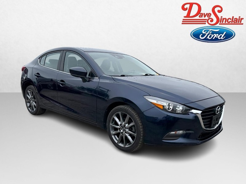 Mazda MAZDA3 4-Door Vehicle Image 04
