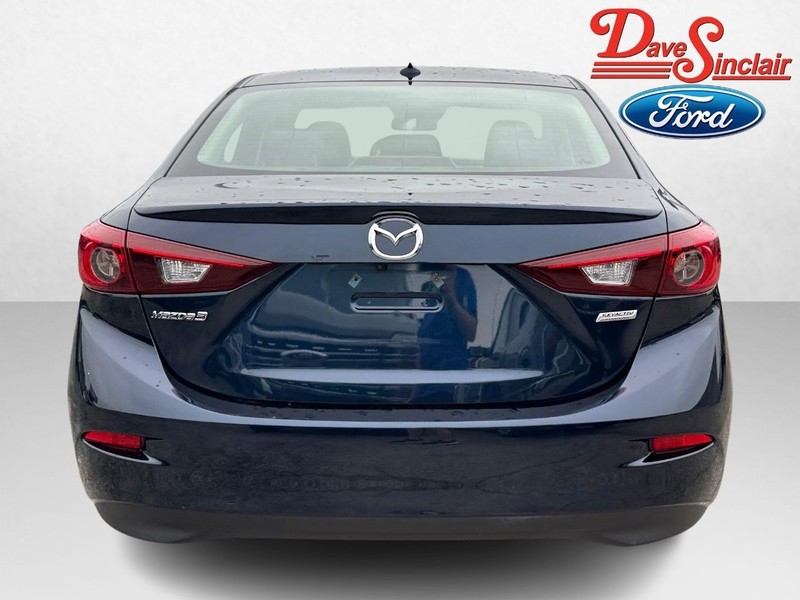 Mazda MAZDA3 4-Door Vehicle Image 08
