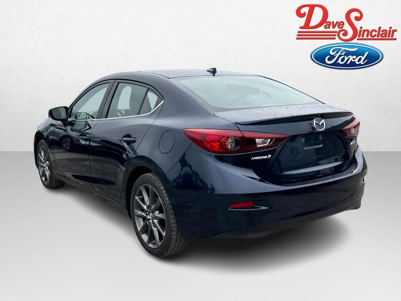 Mazda MAZDA3 4-Door Vehicle Image 09