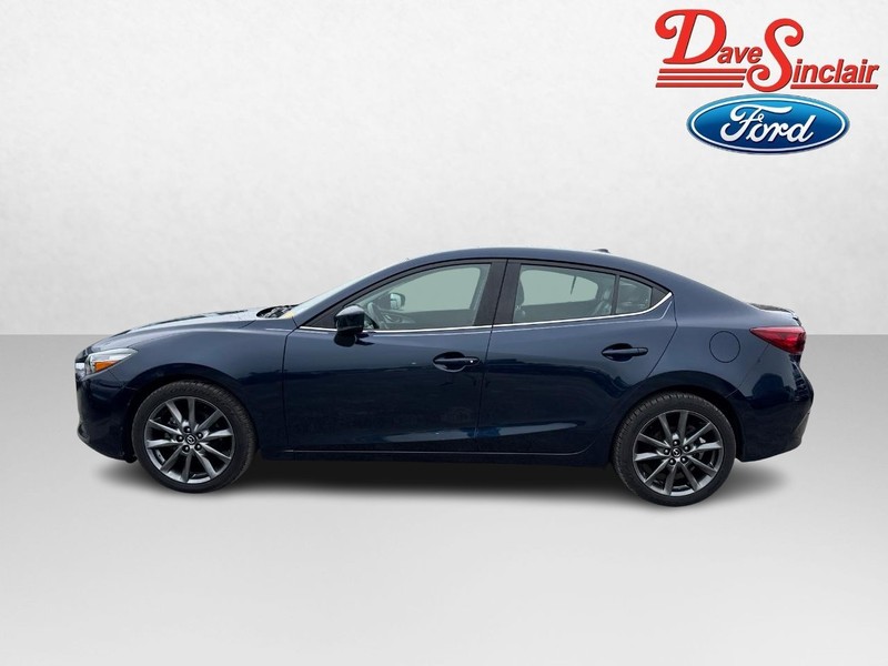 Mazda MAZDA3 4-Door Vehicle Image 10
