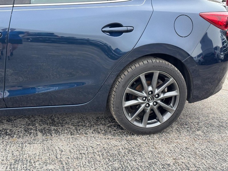Mazda MAZDA3 4-Door Vehicle Image 11