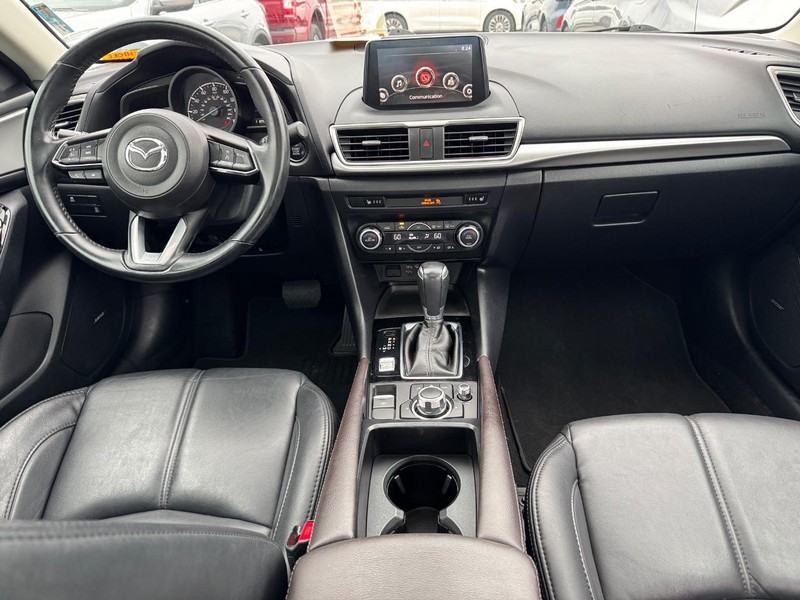 Mazda MAZDA3 4-Door Vehicle Image 16