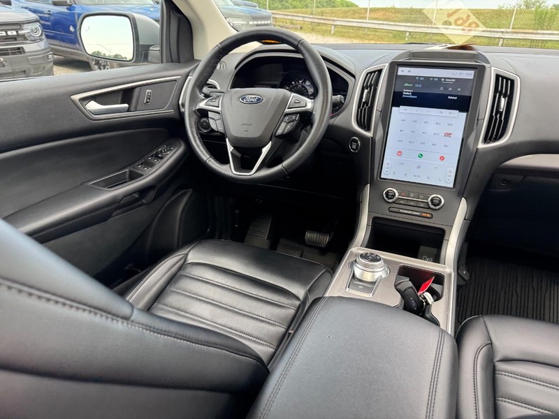 Ford Edge Vehicle Image 15