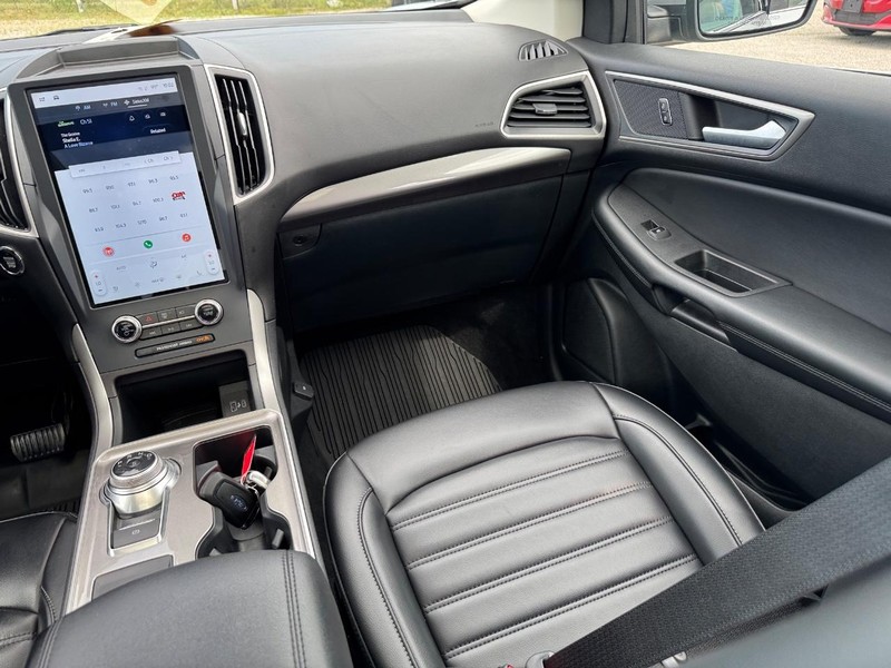 Ford Edge Vehicle Image 17