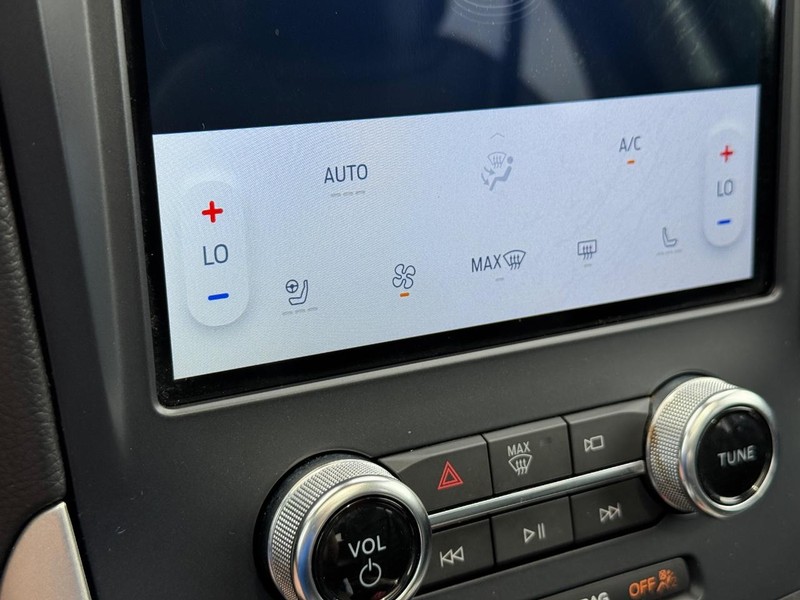 Ford Edge Vehicle Image 23