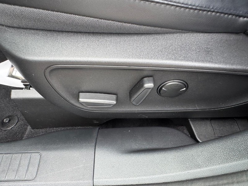 Ford Escape Vehicle Image 17