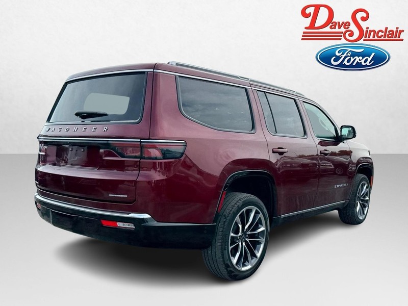 Jeep Wagoneer Vehicle Image 07