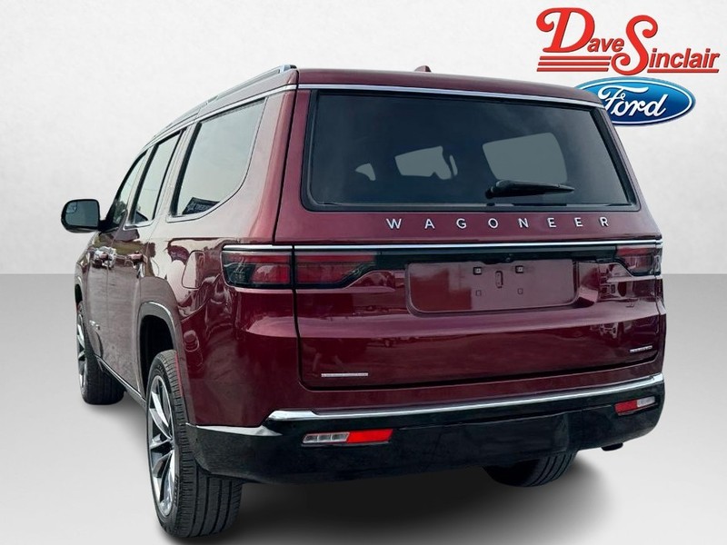 Jeep Wagoneer Vehicle Image 09