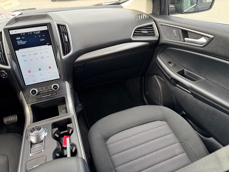 Ford Edge Vehicle Image 16