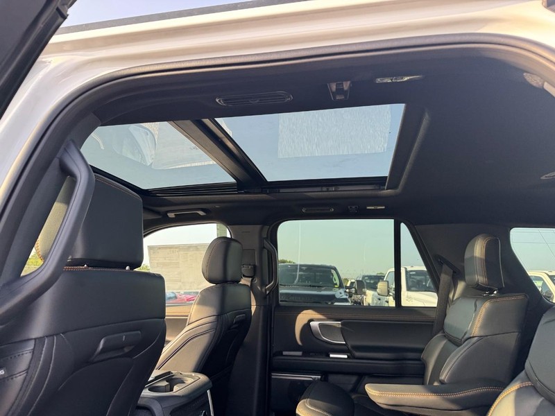 Ford Expedition Vehicle Image 13