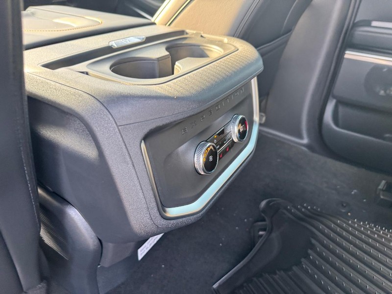 Ford Expedition Vehicle Image 14