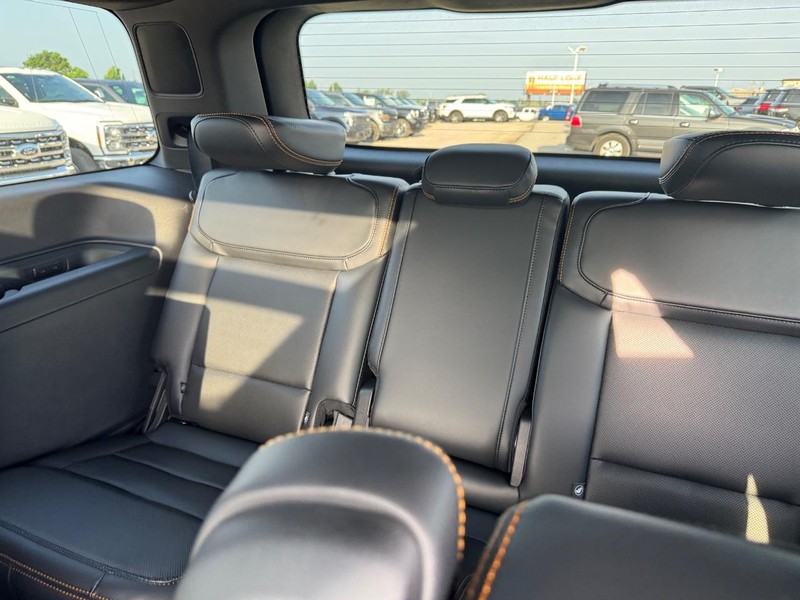 Ford Expedition Vehicle Image 15