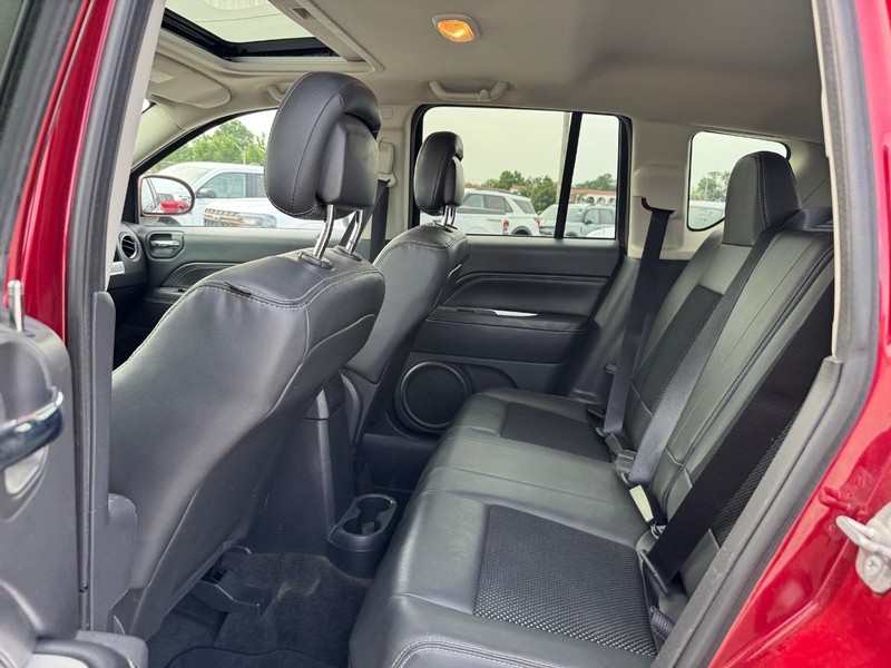 Jeep Compass Vehicle Image 12