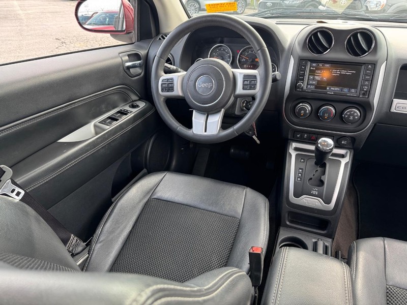 Jeep Compass Vehicle Image 15