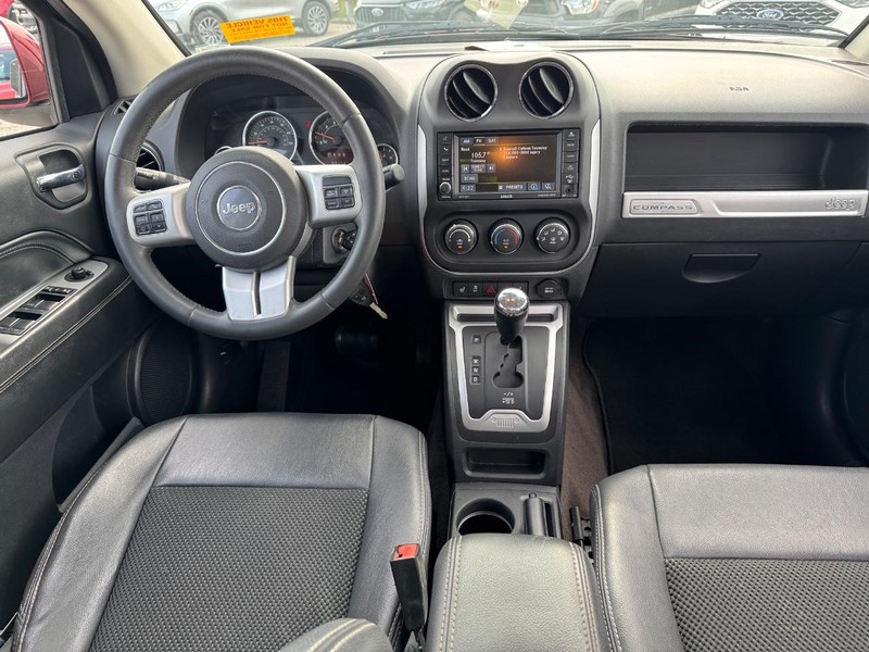 Jeep Compass Vehicle Image 16