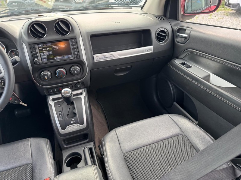 Jeep Compass Vehicle Image 17
