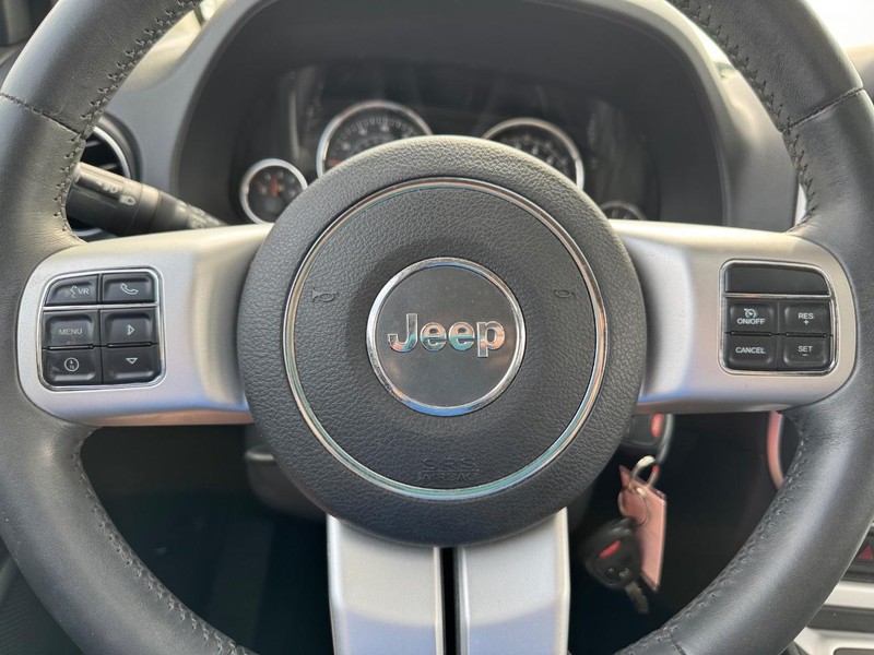 Jeep Compass Vehicle Image 20