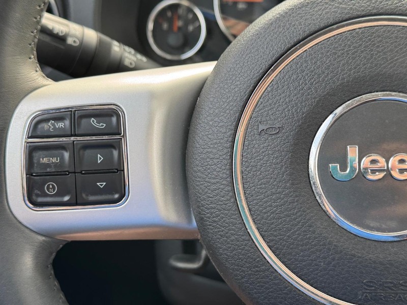 Jeep Compass Vehicle Image 21