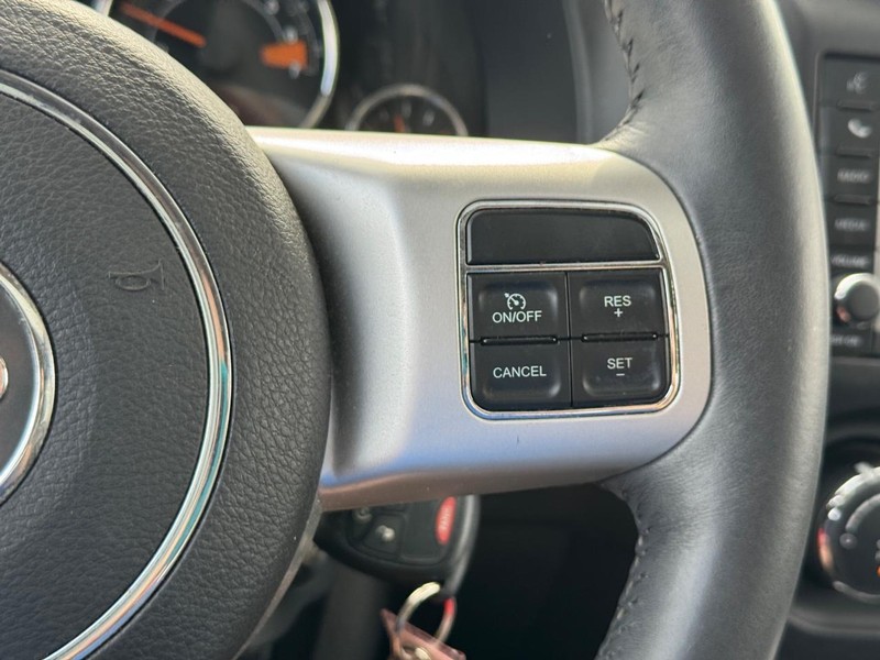 Jeep Compass Vehicle Image 22