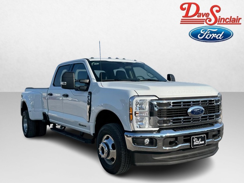 Ford Super Duty F-350 DRW Vehicle Image 04