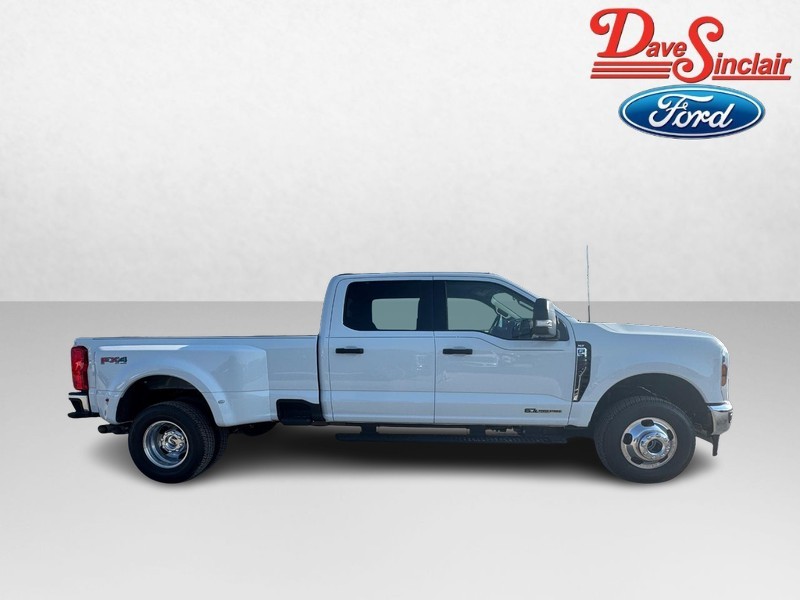Ford Super Duty F-350 DRW Vehicle Image 05