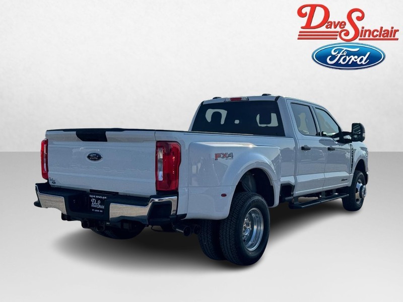 Ford Super Duty F-350 DRW Vehicle Image 07