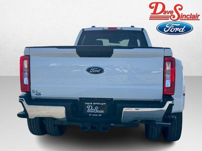 Ford Super Duty F-350 DRW Vehicle Image 08
