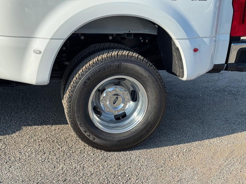 Ford Super Duty F-350 DRW Vehicle Image 10