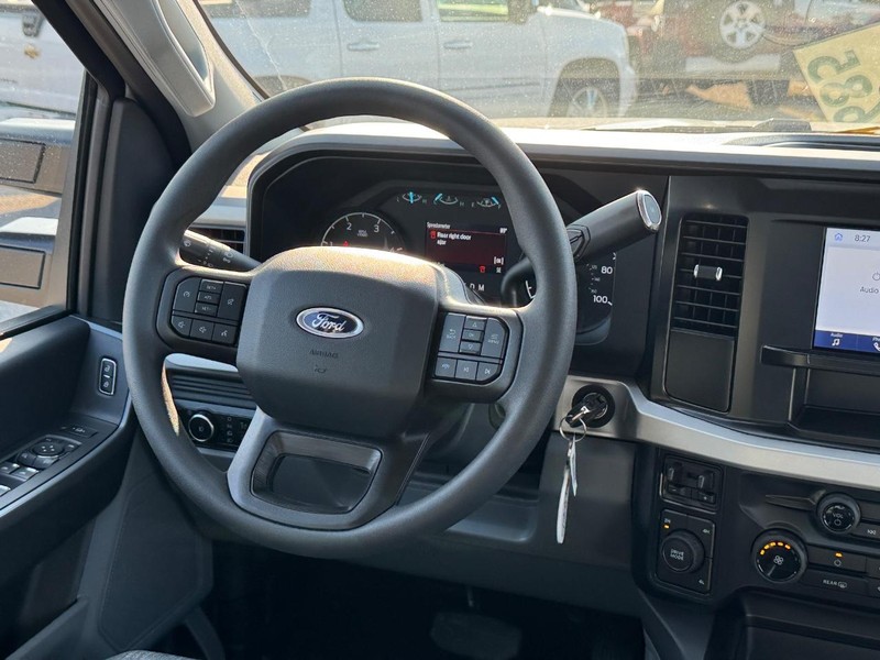 Ford Super Duty F-350 DRW Vehicle Image 15