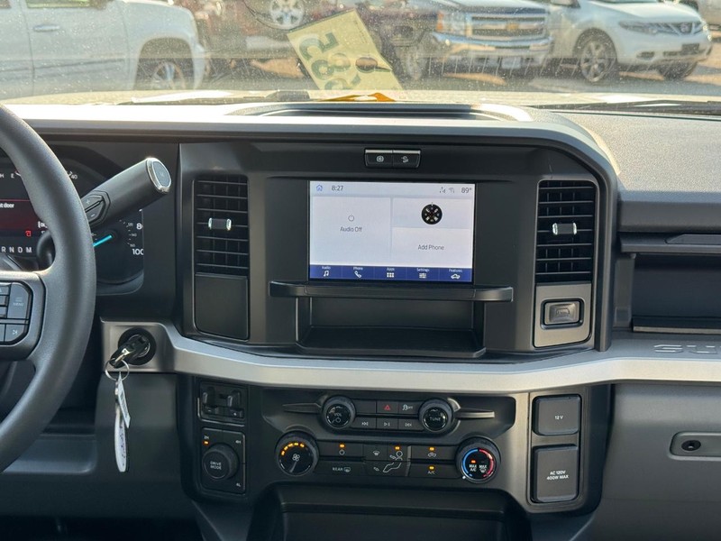 Ford Super Duty F-350 DRW Vehicle Image 16
