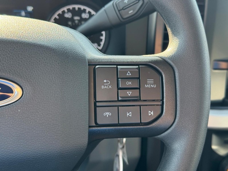 Ford Super Duty F-350 DRW Vehicle Image 21