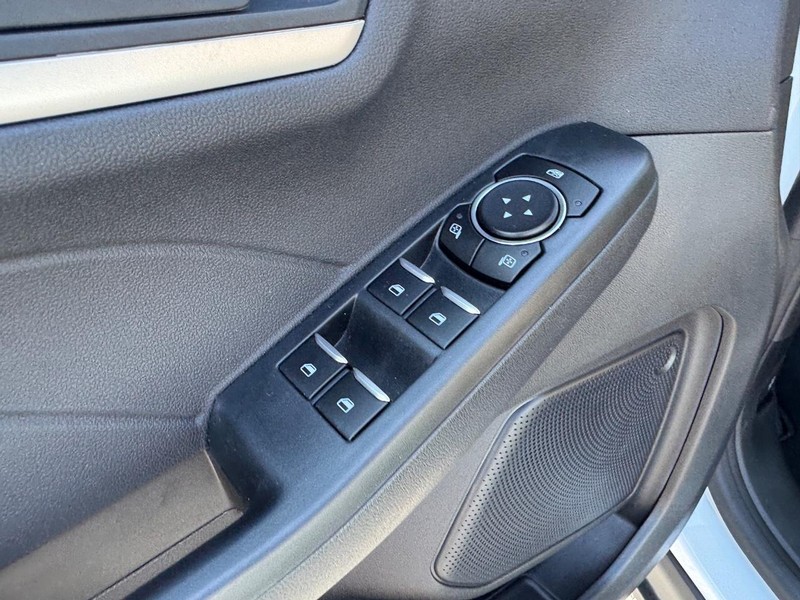 Ford Escape Vehicle Image 18