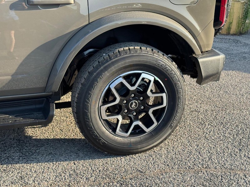 Ford Bronco Vehicle Image 11