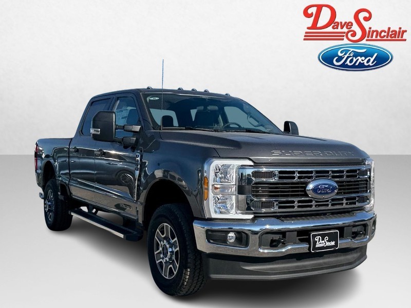 Ford Super Duty F-350 SRW Vehicle Image 04