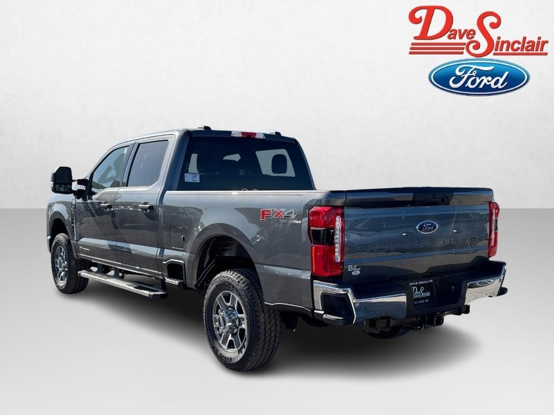 Ford Super Duty F-350 SRW Vehicle Image 09