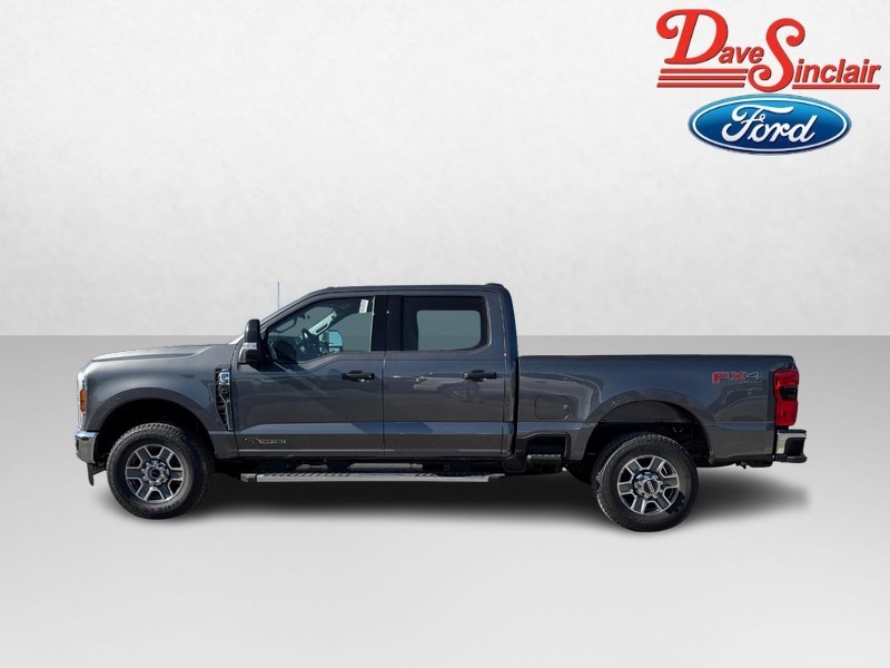 Ford Super Duty F-350 SRW Vehicle Image 10
