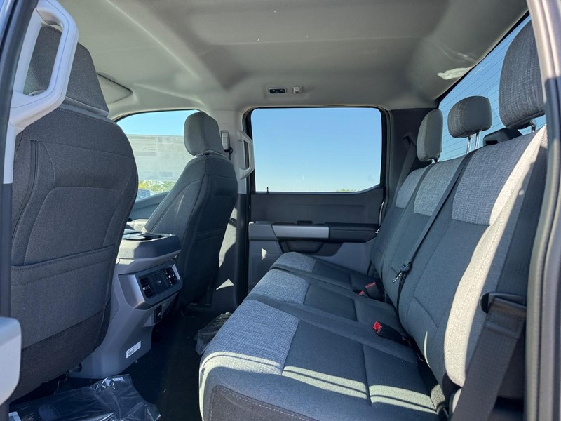 Ford Super Duty F-350 SRW Vehicle Image 12