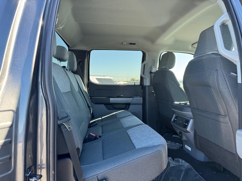 Ford Super Duty F-350 SRW Vehicle Image 13