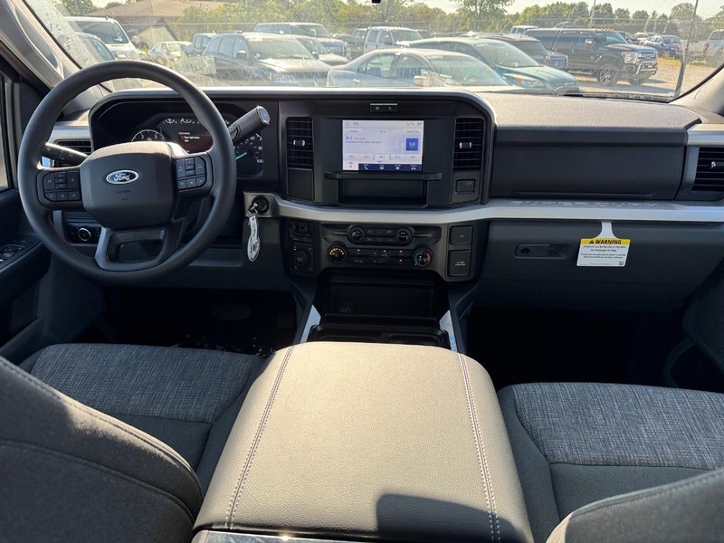 Ford Super Duty F-350 SRW Vehicle Image 14