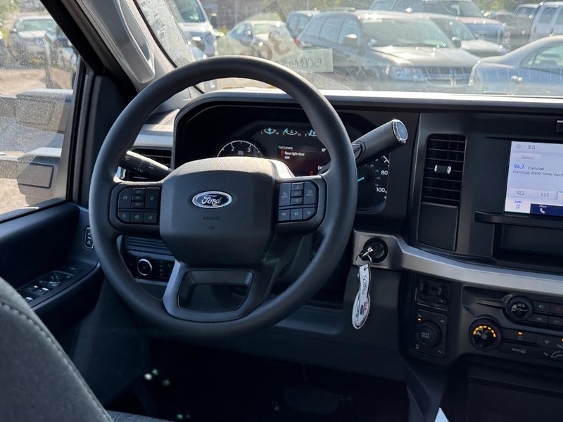 Ford Super Duty F-350 SRW Vehicle Image 15