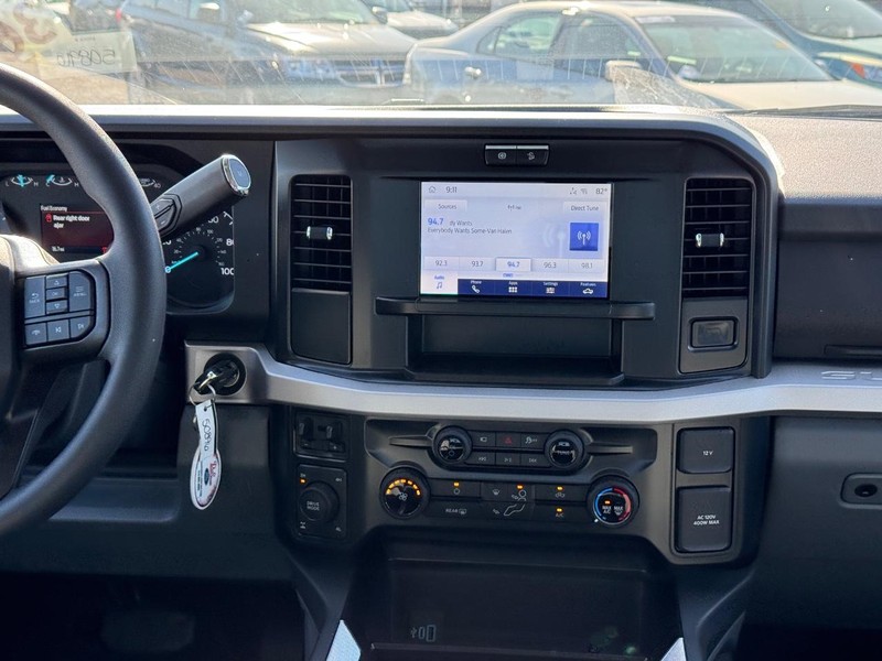 Ford Super Duty F-350 SRW Vehicle Image 16