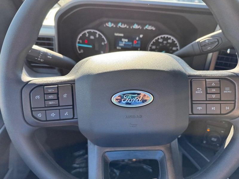 Ford Super Duty F-350 SRW Vehicle Image 20