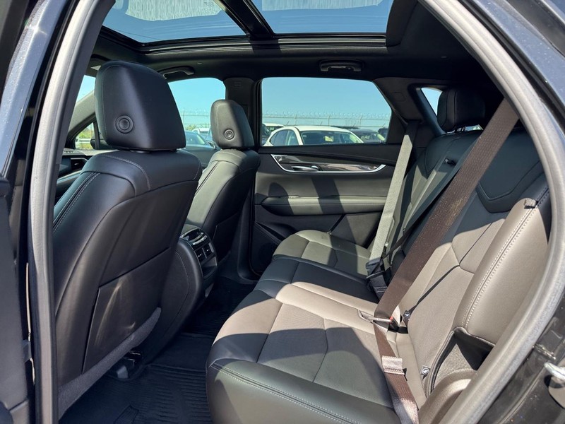 Cadillac XT5 Vehicle Image 12
