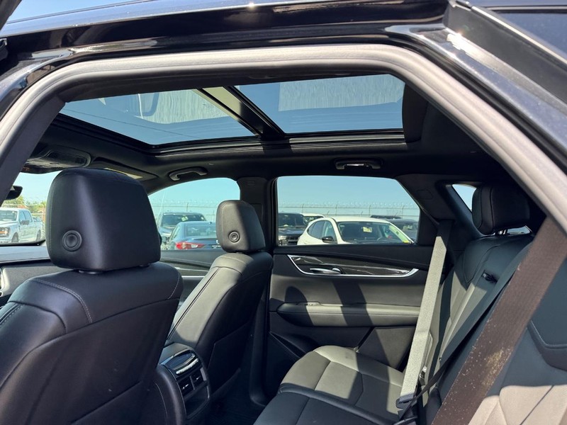 Cadillac XT5 Vehicle Image 13