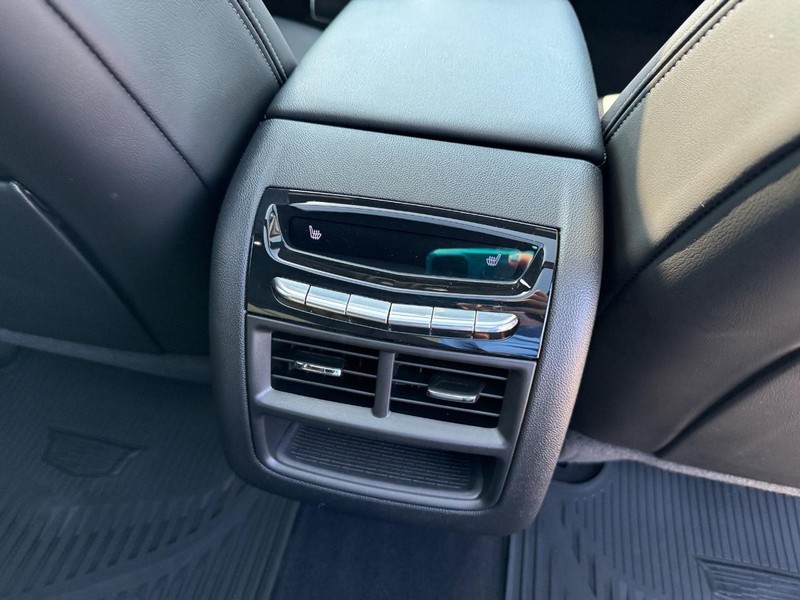 Cadillac XT5 Vehicle Image 15