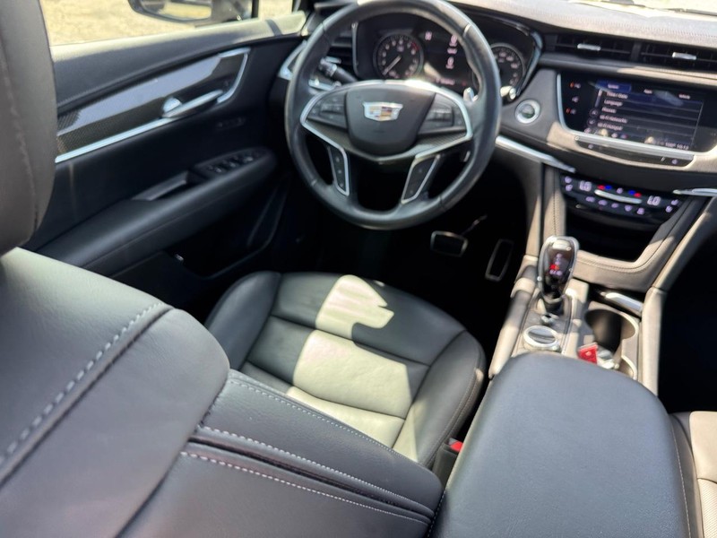 Cadillac XT5 Vehicle Image 16