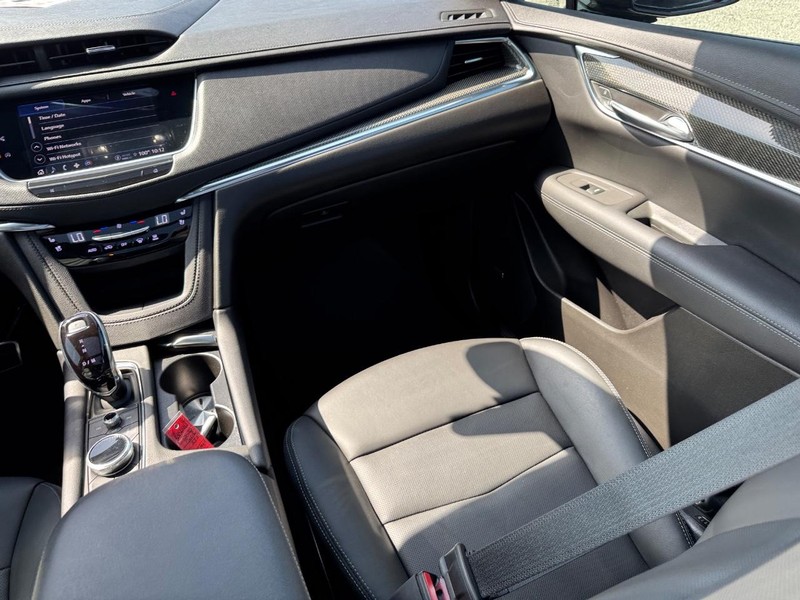 Cadillac XT5 Vehicle Image 18
