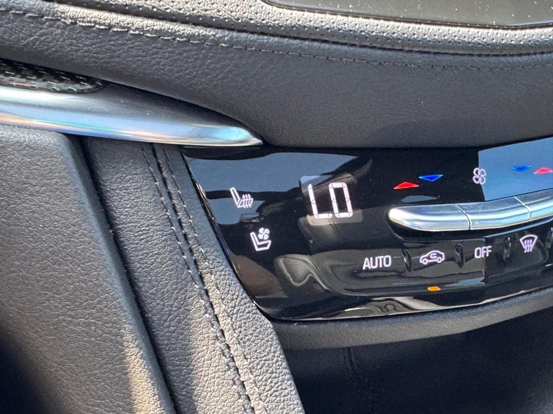 Cadillac XT5 Vehicle Image 25
